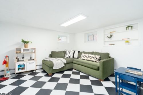 86 Midland Blvd, Maplewood NJ  07040-1810 exterior