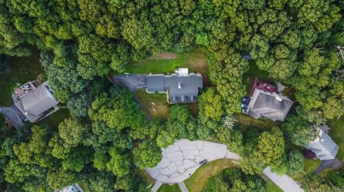 10 Kalmia Dr, Gales Ferry CT  06335-1723 exterior