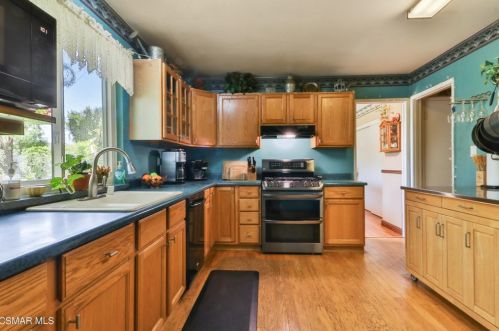 3042 Fitzgerald Rd, Simi Valley CA  93065-5235 exterior