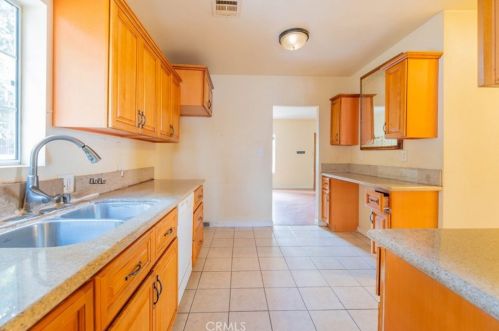 11025 Blix St, North Hollywood CA  91602-1204 exterior