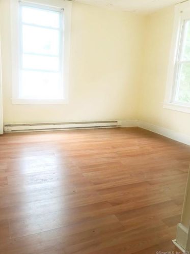 124 Locust St, Waterbury, CT 06704-3606