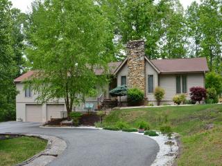 222 Prestwood Ln, Hendersonville, NC 28792-8324
