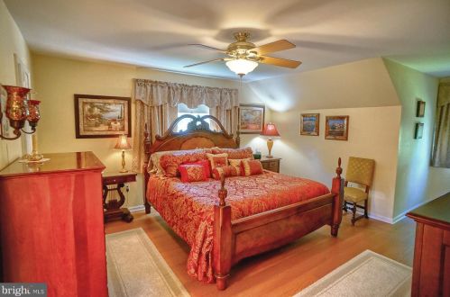 475 Woodcrest Dr, Navy Sup Dpt PA 17050-6854 exterior