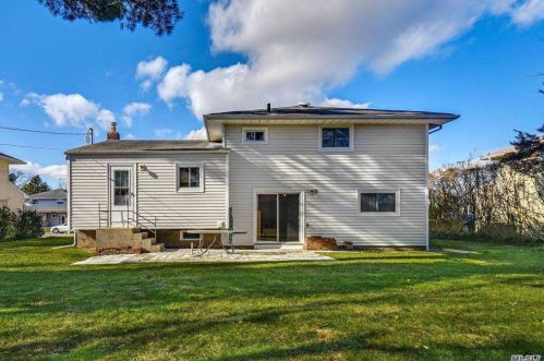 79 Sunnyside Ln, Westbury, NY 11590-2822