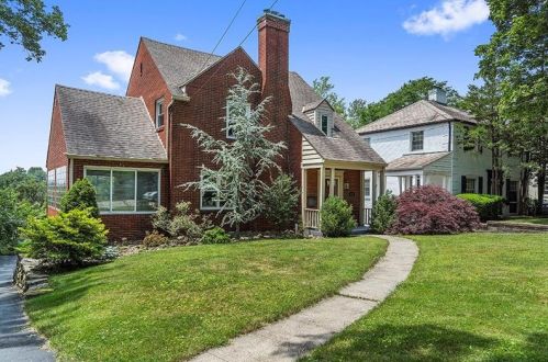 1056 Firwood Dr, Pittsburgh, PA 15243-1823