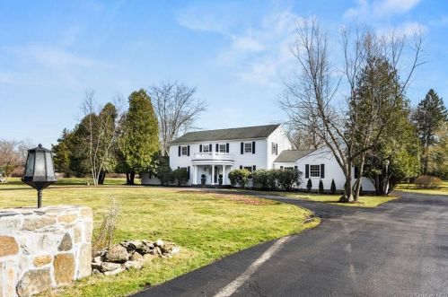 2 Haights Cross Rd, Chappaqua, NY 10514-2907