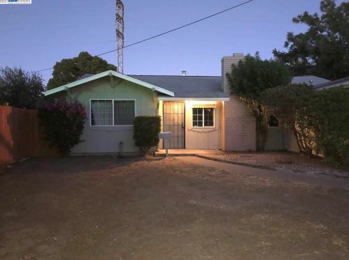677 Chester Dr, West Pittsburg, CA 94565-3917