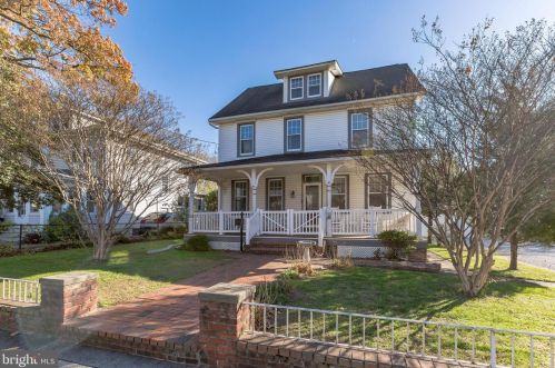 16 Charles St, Palmyra NJ  08065-1813 exterior