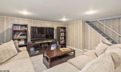 21 Roger Ave, Cranford NJ  07016-2714 exterior