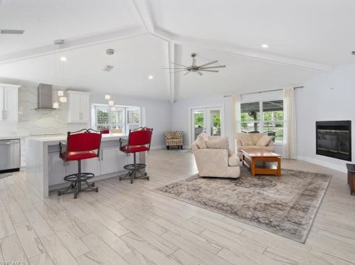 520 Soll St, Naples FL  34109-3873 exterior