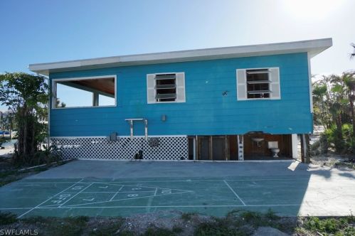 750 Matanzas Ct, Fort Myers Beach FL  33931-2120 exterior