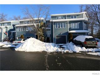 36 Village Grn, Nanuet, NY 10954-2036
