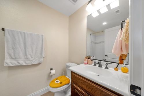 129 Azalea Dr, Mountain View CA  94041-1380 exterior