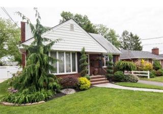 748 Harrell Ave, Woodbridge, NJ 07095-3217