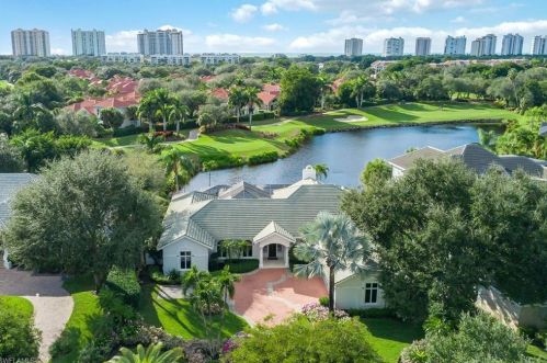 725 Jamestown Ln, Naples, FL 34108-7568