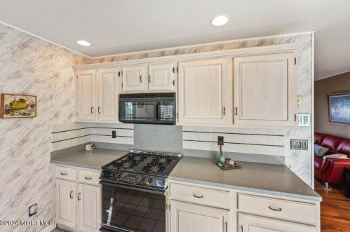 35 Bay Laurel Dr, Bricktown NJ  08723-6913 exterior