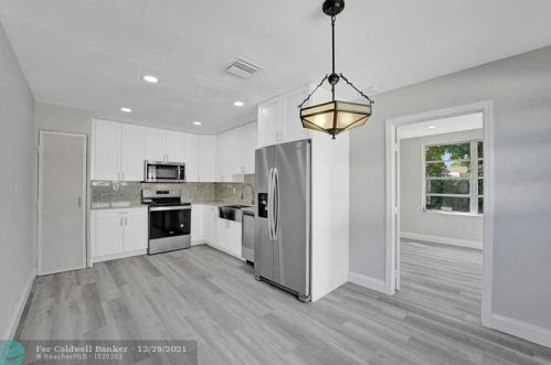 9291 Bloomfield Dr, West Palm Beach, FL 33410-5933