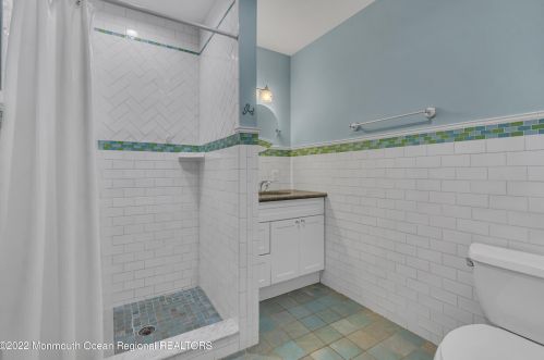 34 Windsor Dr, Little Silver NJ  07739-1311 exterior