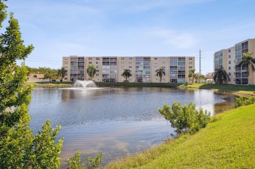 401 3rd St, Dania Beach FL  33004-4081 exterior