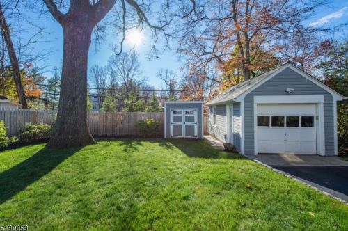 75 Valley View Dr, Morristown NJ  07960-5615 exterior