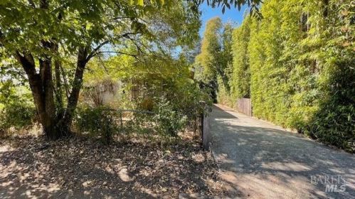 925 Temple Ave, Santa Rosa, CA 95404-5511