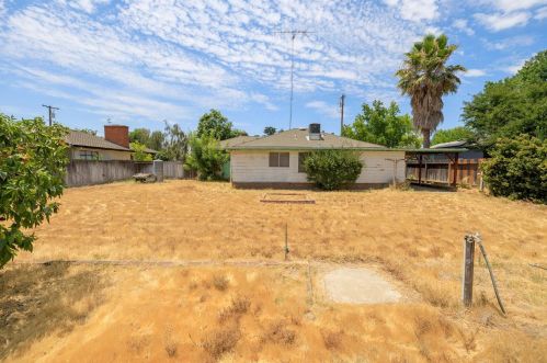 142 Raylow Ave, Manteca CA  95336-4821 exterior