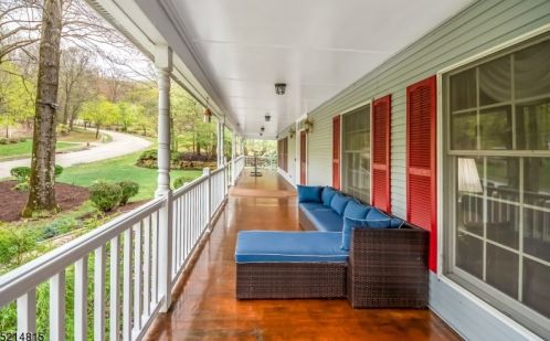 4 James Rd, Dover, NJ 07869-2728