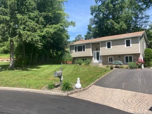 8 Tanglewood Ct, Congers, NY 10920-2814