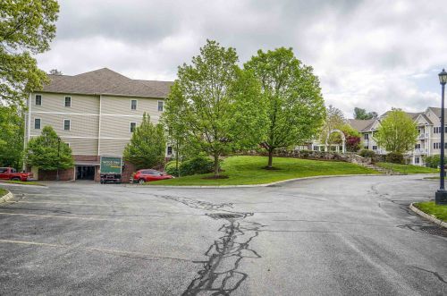 160 Daniel Webster Hwy, Nashua NH  03060-5209 exterior