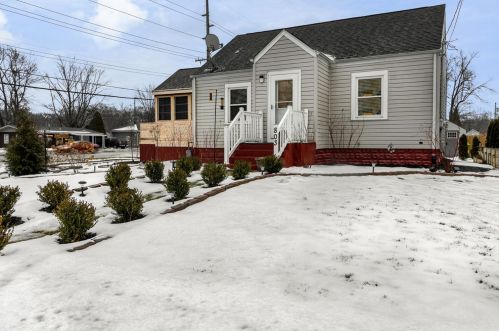 803 7th Pl, Hobart, IN 46342-5033