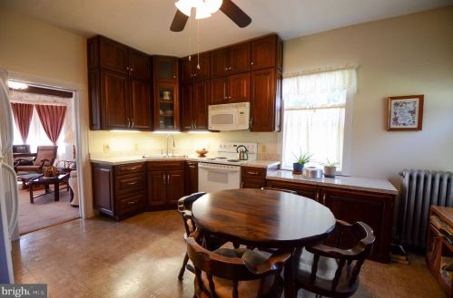 563 Columbia Ave, Bangor PA  18013-1747 exterior