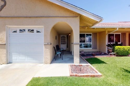 18925 Circle Of The Oaks, Santa Clarita CA  91321-1420 exterior