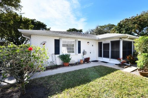 10161 40th Dr, Boynton Beach, FL 33436-4268
