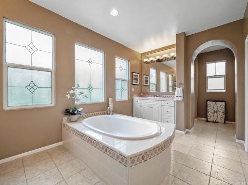 7463 Circulo Sequoia, Carlsbad CA 92009-8467 exterior