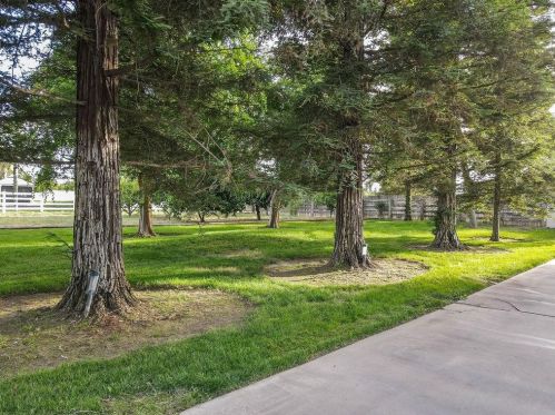 1812 Golf Rd, Turlock CA  95380-9746 exterior
