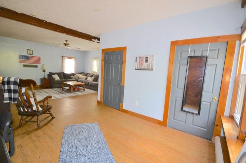 85 Broadway, Derry NH  03038-2019 exterior