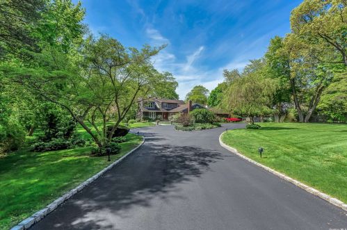 2112 Cedar Swamp Rd, Muttontown, NY 11545-3108