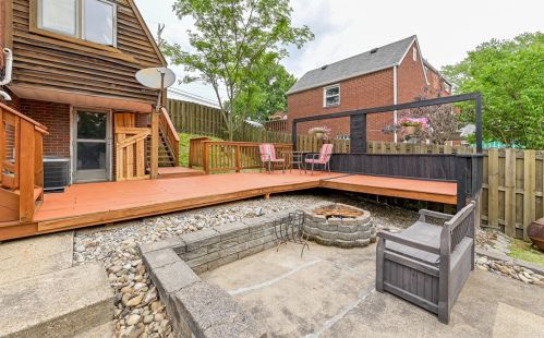 3437 Pinewood Dr, Whitaker PA  15120-1367 exterior