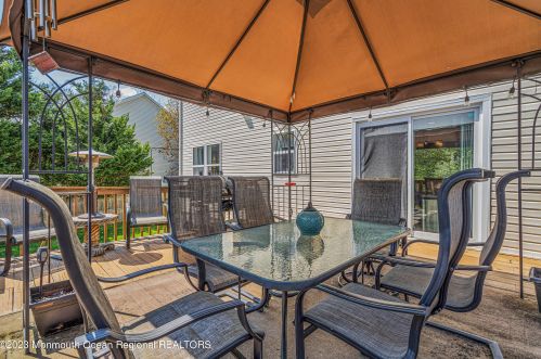 1013 Woodlane Rd, Jackson Twp NJ  08527-1555 exterior