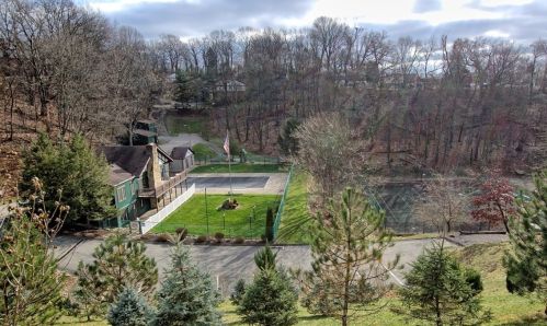 409 Allenberry Dr, Pittsburgh, PA 15237-3320