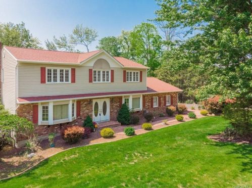 216 Waters Edge, Valley Cottage, NY 10989-1707