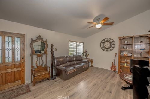 26607 Balerna Dr, Santa Clarita CA  91350-2305 exterior