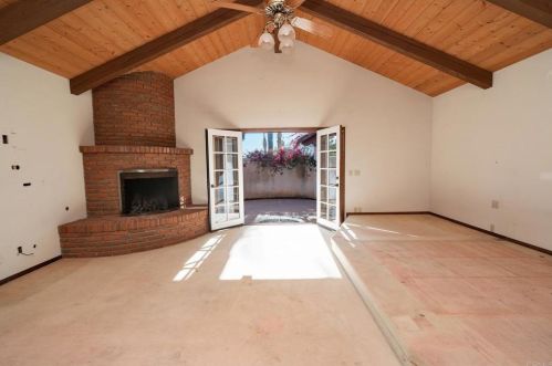 1129 Sugarbush Dr, Vista CA  92084-6605 exterior