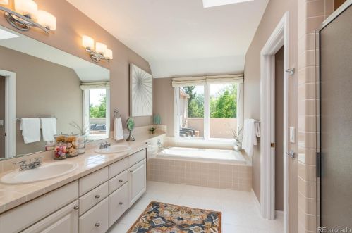 387 Ogden St, Denver CO 80205-5137 exterior