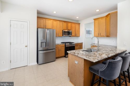 15055 Clementine Way, Haymarket VA  20169-3319 exterior