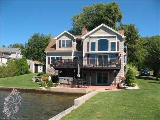 151 Lake St, Winsted, CT 06098-1437