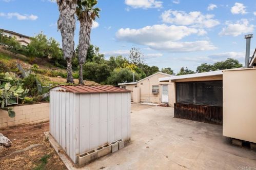 7231 Blackton Dr, La Mesa CA 91941-7560 exterior