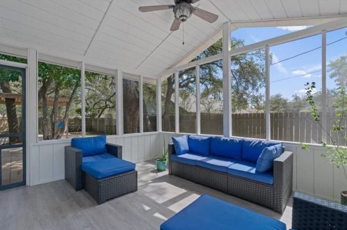 9626 Braeburn Gln, Austin TX 78729-2710 exterior