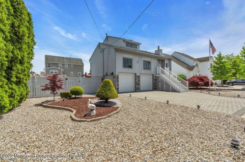 15 Sunnydale Dr, Bricktown, NJ 08723-7354