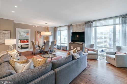 130 18th St, Philadelphia PA 19103-4923 exterior